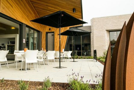 Whiddon Kelso's modern outdoor dining area, where residents can spend time relaxing with friends and family.