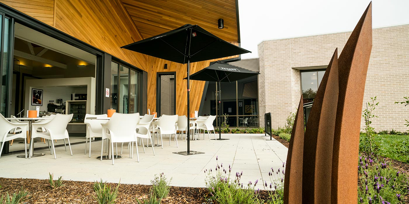Whiddon Kelso's modern outdoor dining area, where residents can spend time relaxing with friends and family.