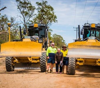 Whiddon Narrabri resident, Ron, smiling with two grader operators as part of Whiddon's Best Week initiative.